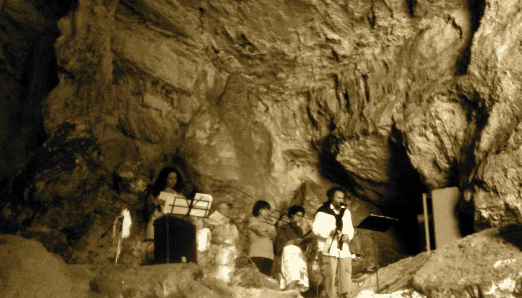 grotta del cavallone - stalattiti e stalagmiti