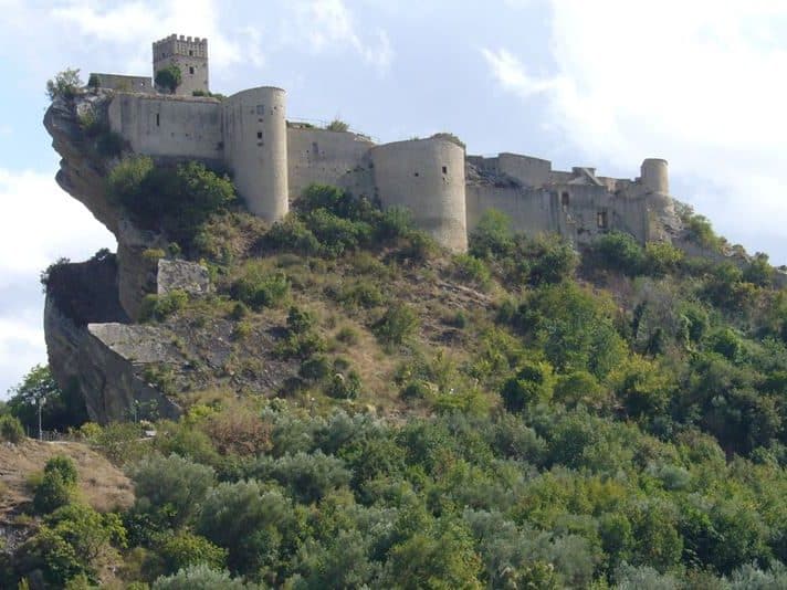 castello location di in nome della rosa